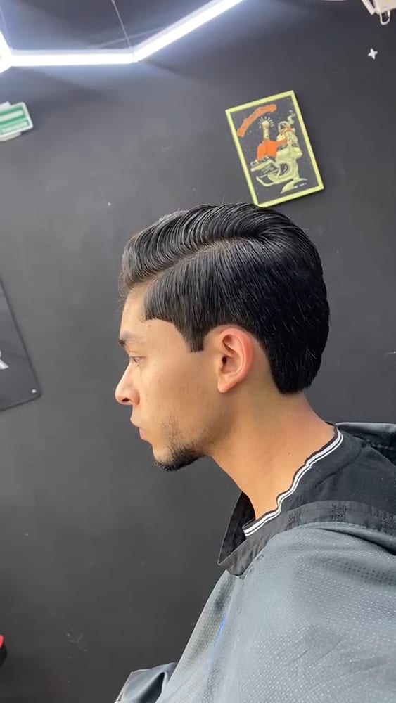 Corte clásico con raya lateral